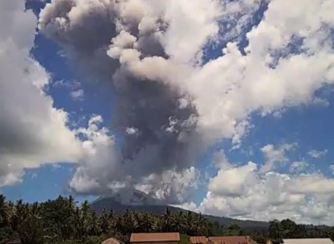 印尼伊布火山喷发，自然力量的震撼展现_反馈分析和检讨