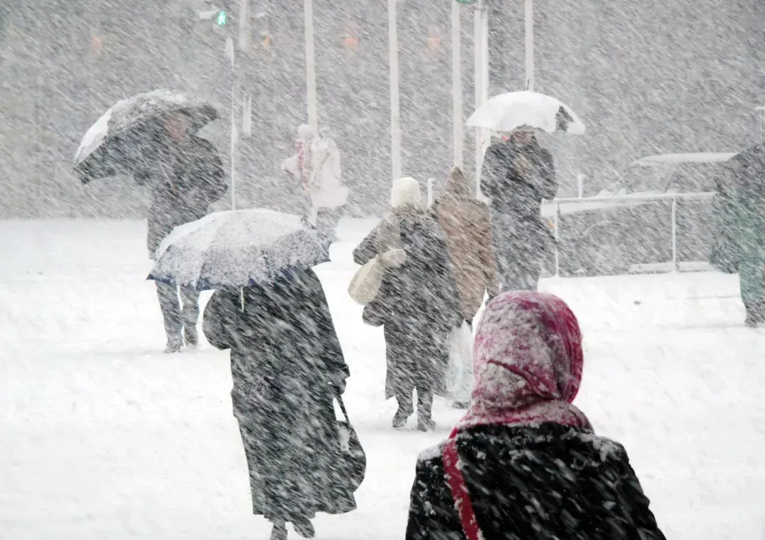 寒潮与暴雪来袭！未来三天春运返乡需特别留意_明确落实