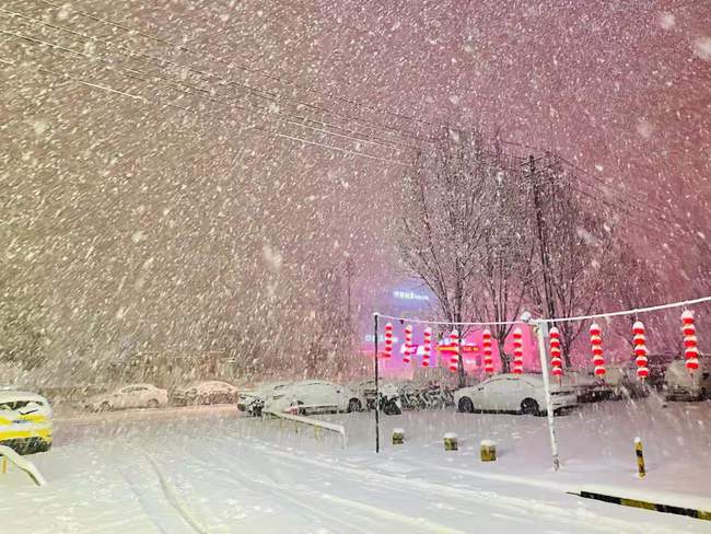 郑州下雪了，冬日雪景与城市的独特韵味_词语解释