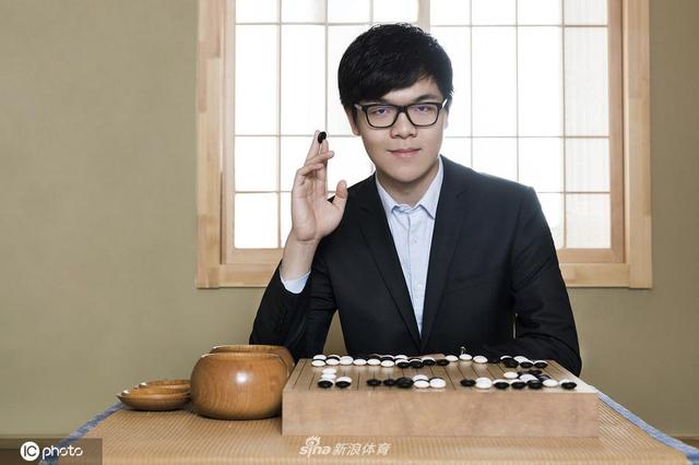 柯洁备注改为世界围棋九冠王，传奇棋士的荣耀之路_资料解释