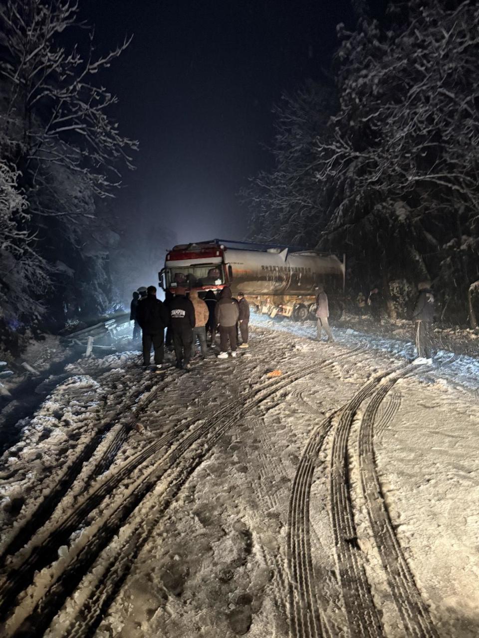 河南暴雪车主被困国道山路五小时，一场挑战与坚韧的较量_反馈评审和审查