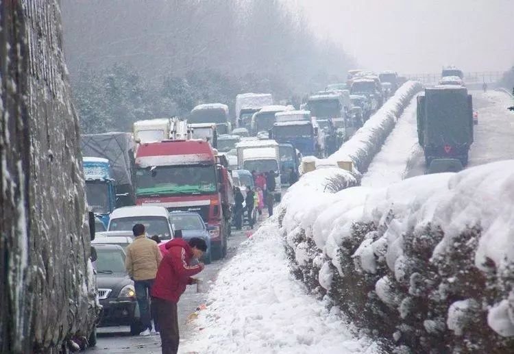 高速暴雪返乡大军从白天堵到黑夜_精准解答落实