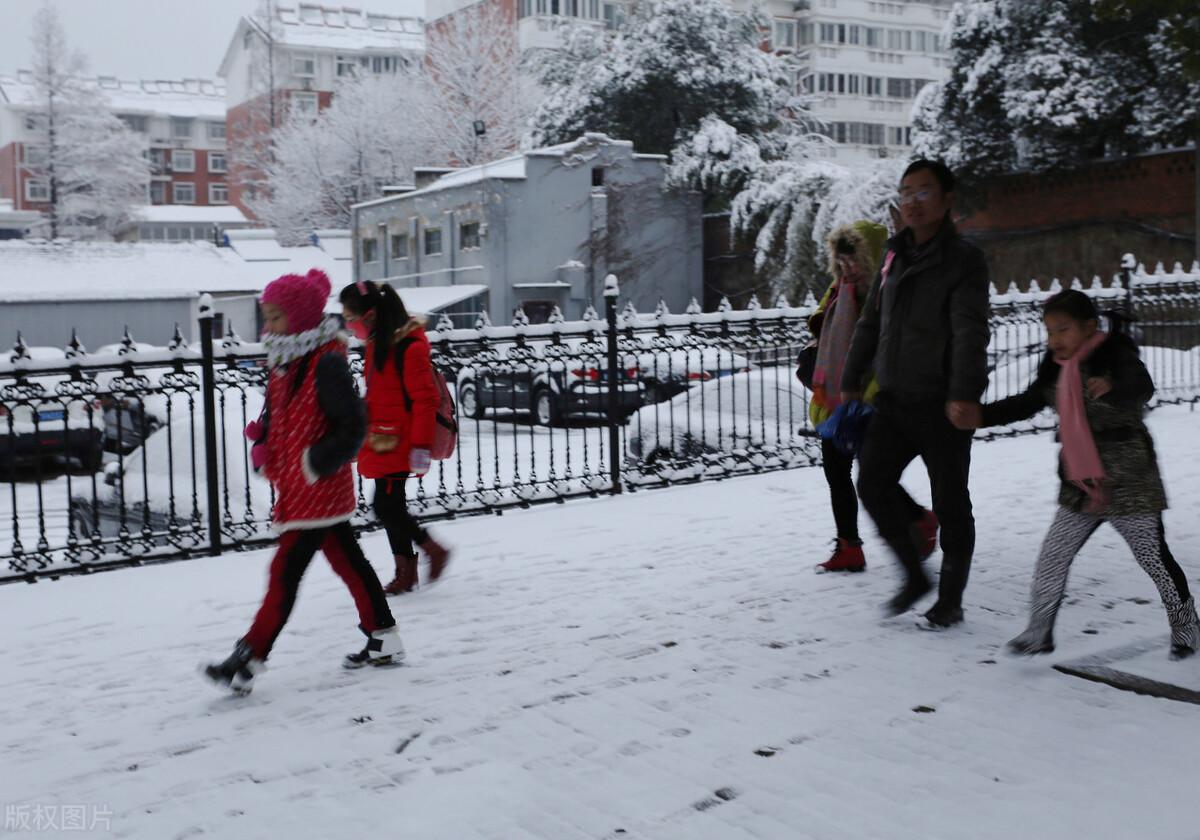 自驾返乡遇暴雪，2小时车程开了24小时_解答解释