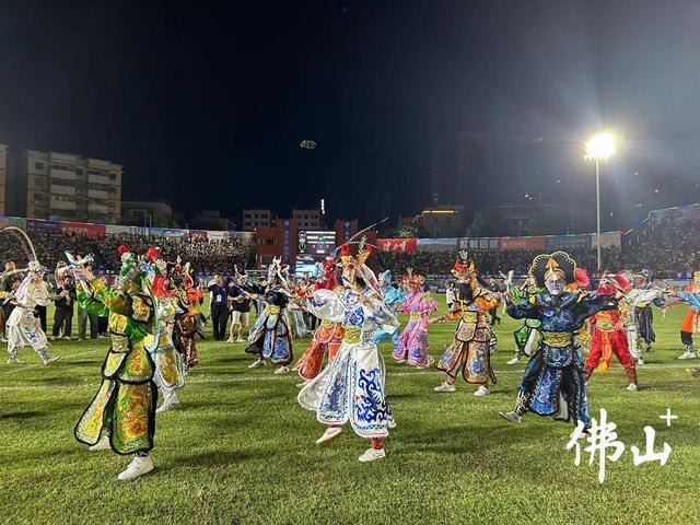 潮汕迷你英歌巡舞队炸街，平均年龄仅五岁！_详细说明和解释