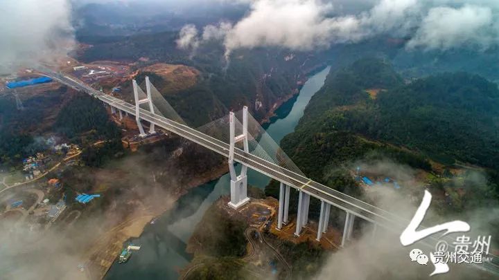 航拍贵州楠木渡乌江大桥返程车流，一幅流动的壮美画卷_反馈意见和建议