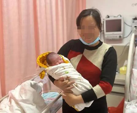 雇主失联后自费抚养女婴三年的温暖守护_最佳精选落实