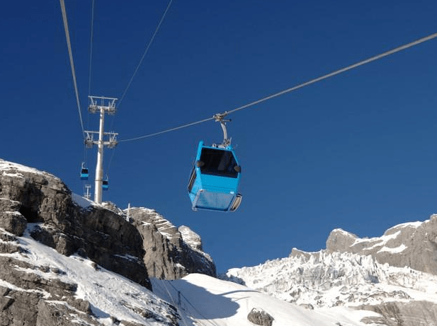 玉龙雪山索道停运，游客被困山顶——紧急救援与应对之道_精选解释落实