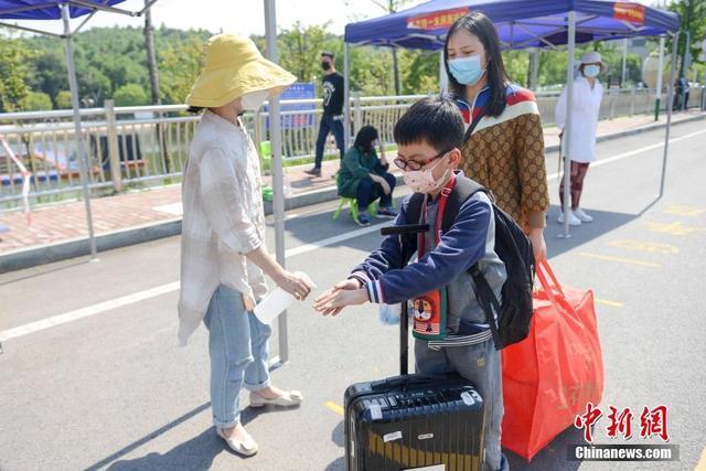 长沙一小学一二年级九点二十上课，新模式的探索与挑战_反馈实施和计划