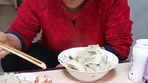 女子离家五年，一口尝出妈妈包的饺子_科普问答