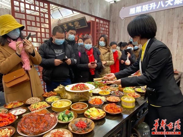 ‘肥娟小吃夫妇’来长沙了，美食风暴席卷星城！_资料解释