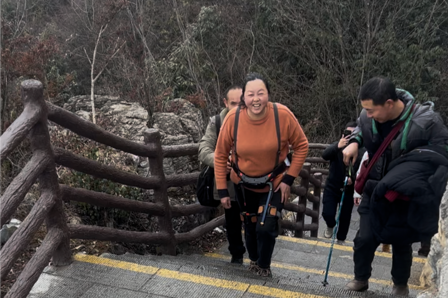 惊艳！辅助爬山的机器腿火爆全网，你竟然还没尝试？_反馈实施和执行力