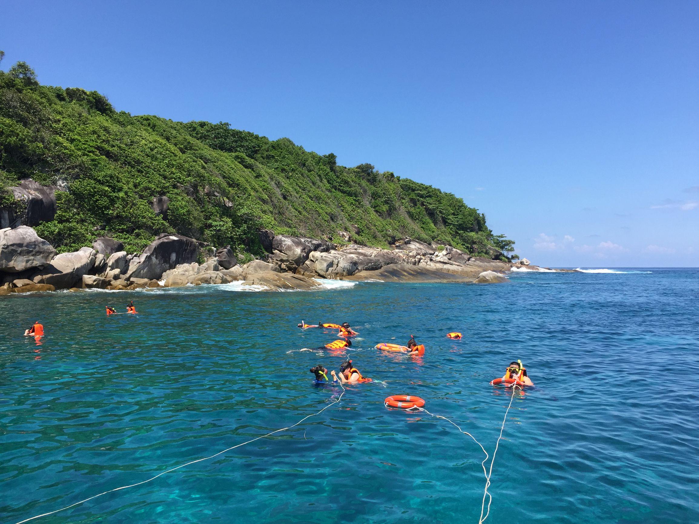 惊闻！中国游客普吉岛浮潜遭遇脑死亡离世，背后隐藏哪些不为人知的秘密？_详细说明和解释