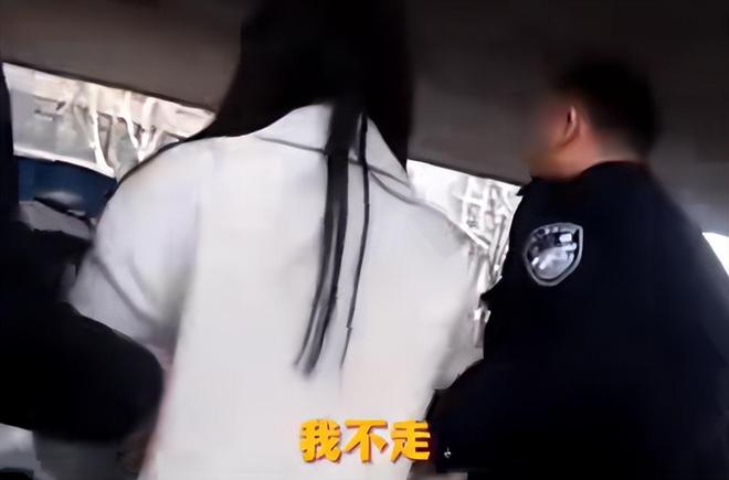 女子偷奢侈品被抓，求饶称影响考公之路——背后的故事引人深思_明确落实