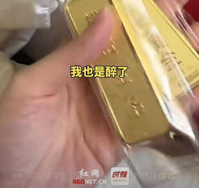 已婚男子每月豪掷千金，神秘女主播收获金条40克背后的故事！_反馈评审和审查