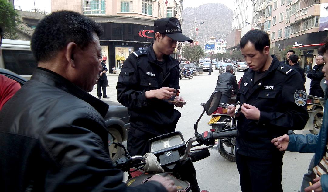 多名男女仓库内卖淫嫖娼被抓，揭秘灰色交易背后的游戏法则！_反馈评审和审查