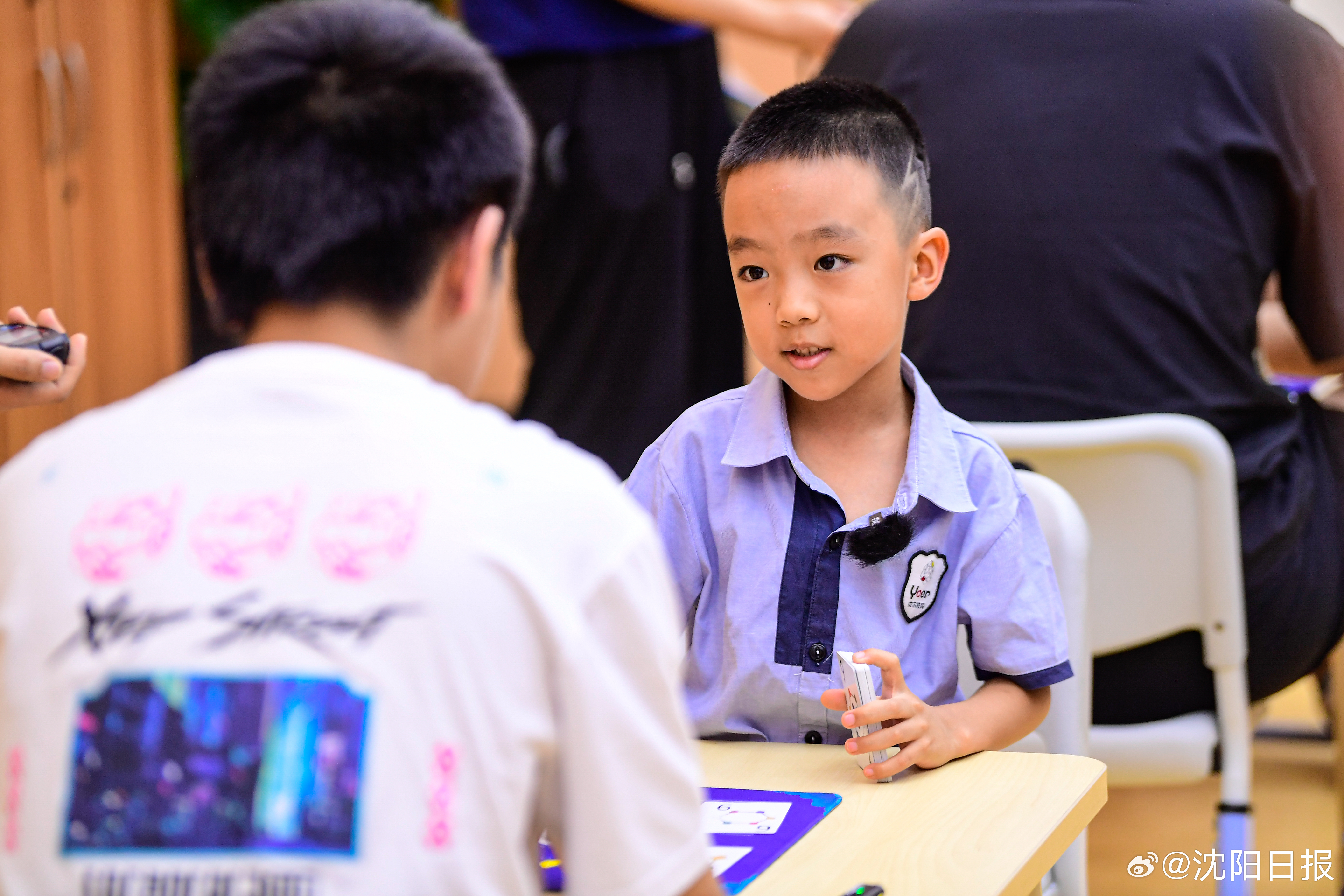 惊涛骇浪中的奇迹！海漂一天一夜的小孩哥究竟有何惊人战绩？_反馈实施和计划